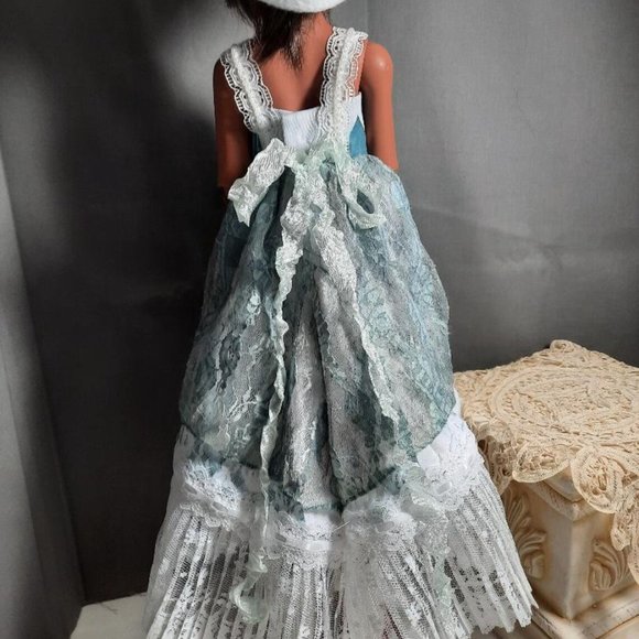 Painted lace set for 18" similar dolls - Picture 4 of 6